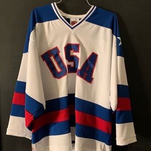 Men’s vintage USA hockey jersey